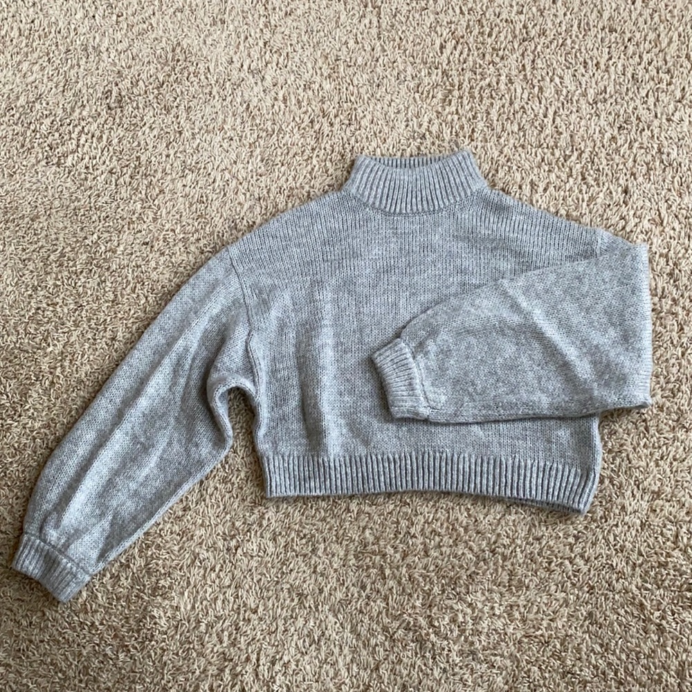 H&M cropped sweater size medium
